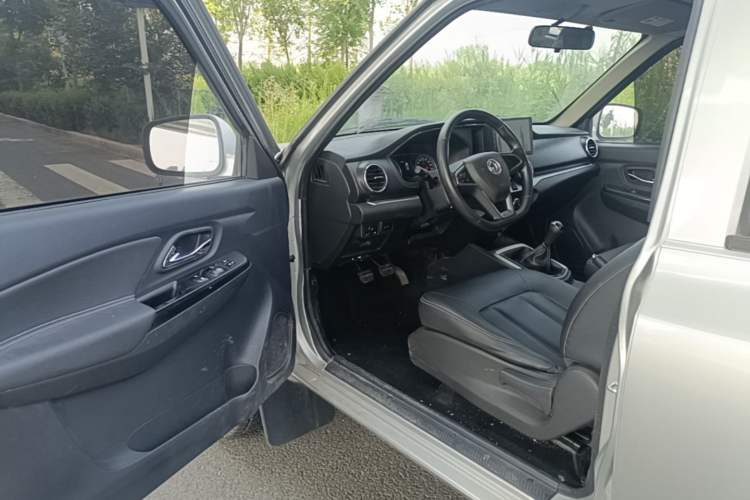 Used Dongfeng Ruichi 2023 2.4T Diesel Two-Wheel Drive Business Edition Long Cargo Bed YCY24165-61 Driver Seat