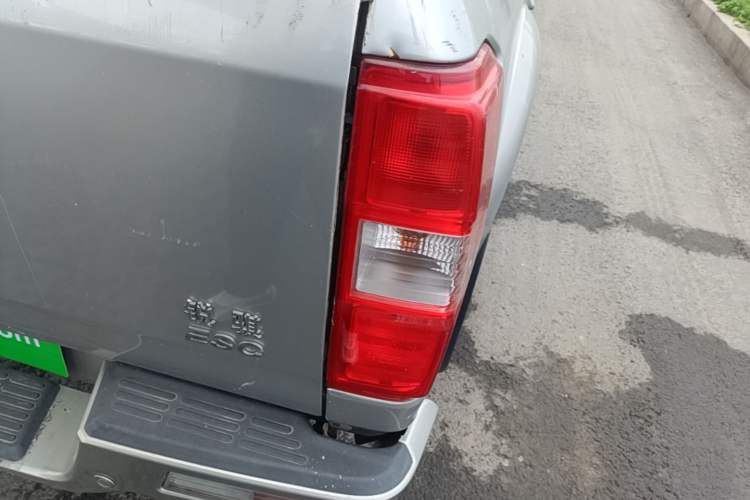 Used Dongfeng Ruichi 2023 2.4T Diesel Two-Wheel Drive Business Edition Long Cargo Bed YCY24165-61 Exterior 3