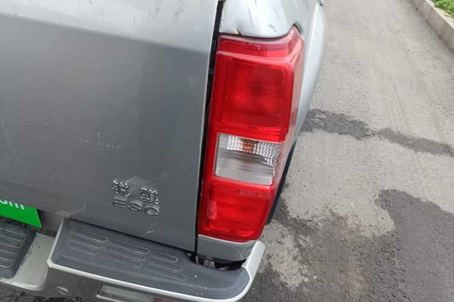 Used Dongfeng Ruichi 2023 2.4T Diesel Two-Wheel Drive Business Edition Long Cargo Bed YCY24165-61 Exterior 3