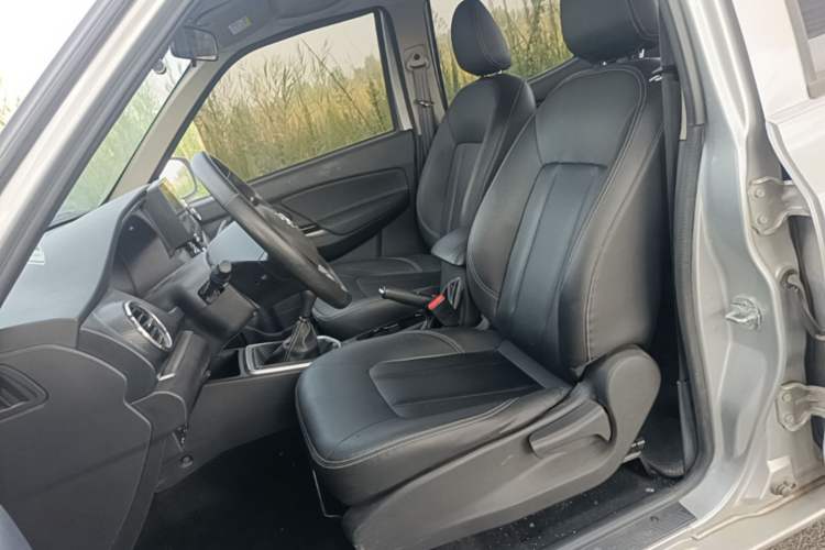 Used Dongfeng Ruichi 2023 2.4T Diesel Two-Wheel Drive Business Edition Long Cargo Bed YCY24165-61 Left Front Seat