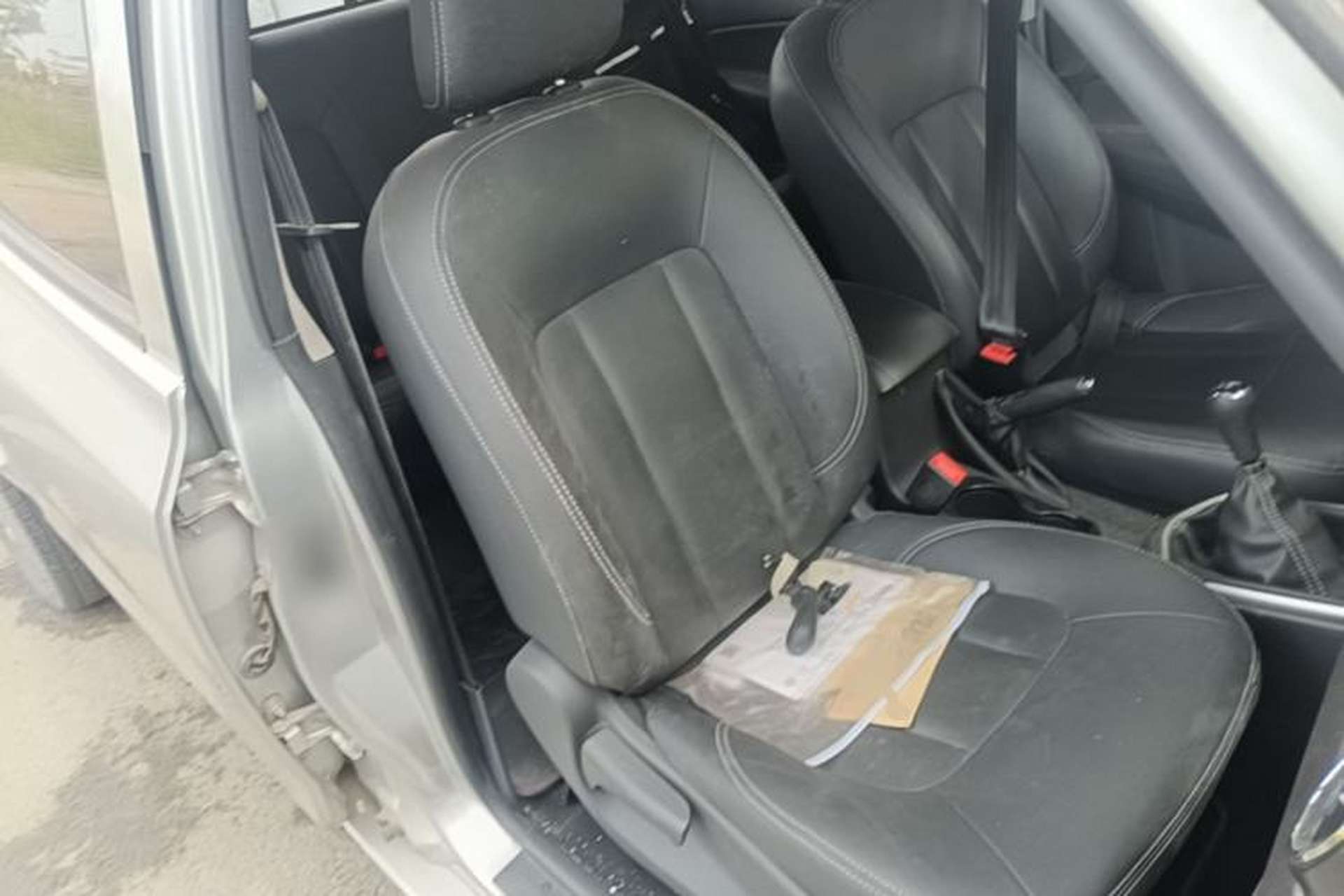 Used Dongfeng Ruichi 2023 2.4T Diesel Two-Wheel Drive Business Edition Long Cargo Bed YCY24165-61 Right Front Seat