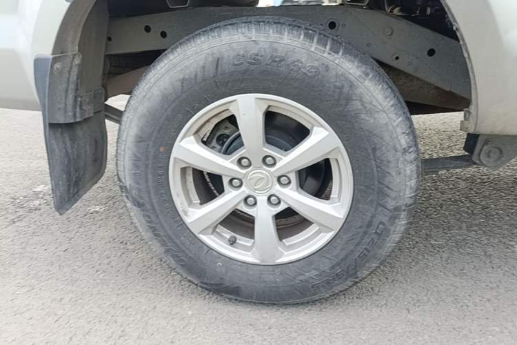 Used Dongfeng Ruichi 2023 2.4T Diesel Two-Wheel Drive Business Edition Long Cargo Bed YCY24165-61 Right Rear Wheel Hub