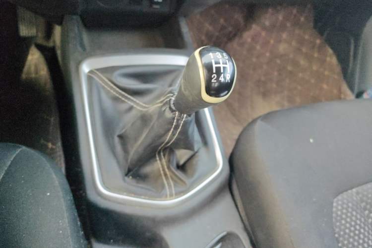 Used Dongfeng Ruichi 2025 Model 2.4L Gasoline Two-Wheel-Drive Entrepreneur Edition—Base Model Gear Lever