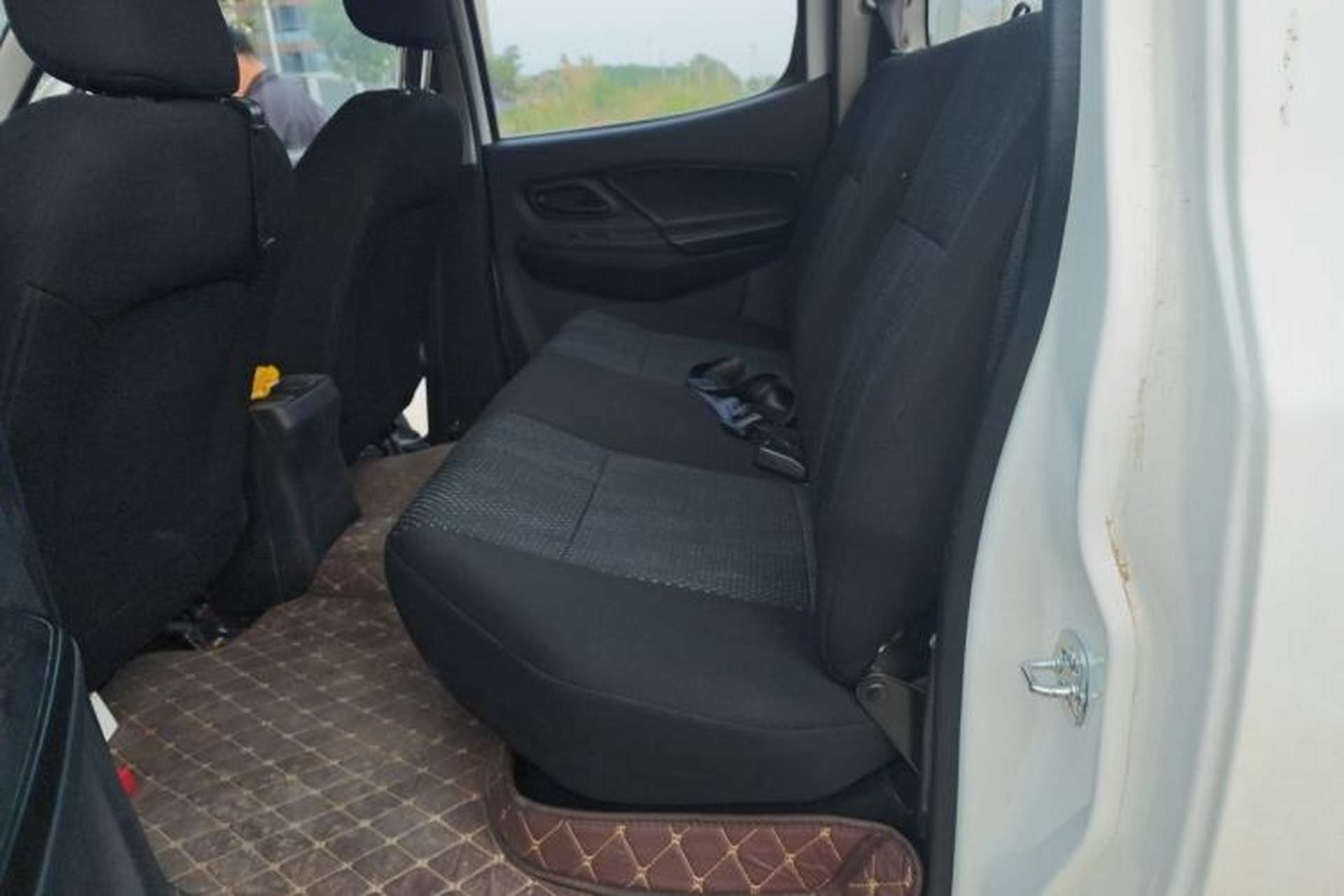 Used Dongfeng Ruichi 2025 Model 2.4L Gasoline Two-Wheel-Drive Entrepreneur Edition—Base Model Left Rear Seat
