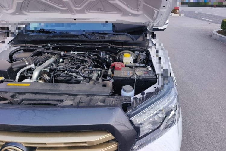 Used Dongfeng Ruichi 2026 Model 2.3T Diesel Four-Wheel Drive Manual Long-Box Flatbed Engine Bay Left