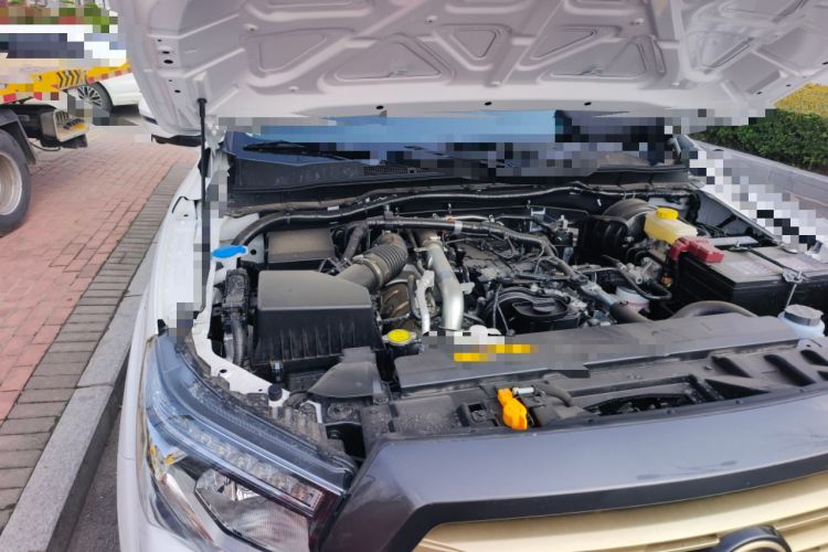 Used Dongfeng Ruichi 2026 Model 2.3T Diesel Four-Wheel Drive Manual Long-Box Flatbed Engine Bay Right