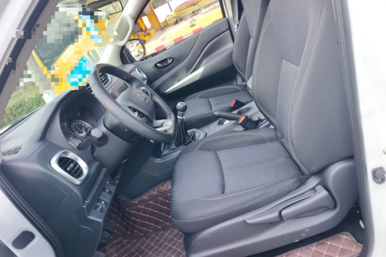 Used Dongfeng Ruichi 2026 Model 2.3T Diesel Four-Wheel Drive Manual Long-Box Flatbed Left Front Seat