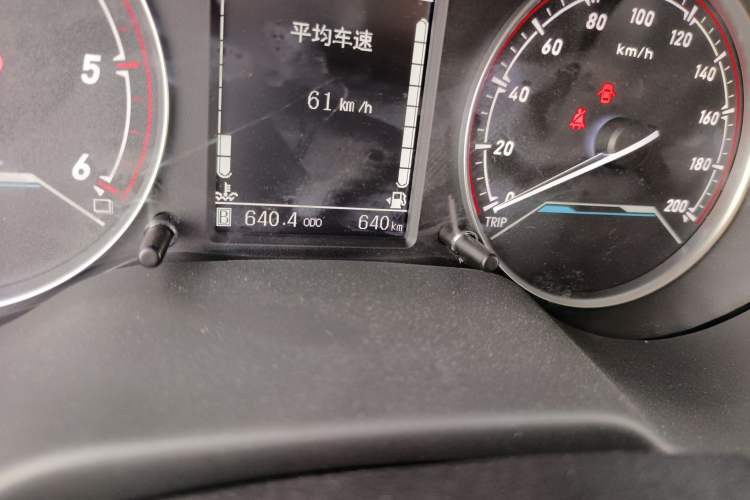 Used Dongfeng Ruichi 2026 Model 2.3T Diesel Four-Wheel Drive Manual Long-Box Flatbed Odometer Close Up