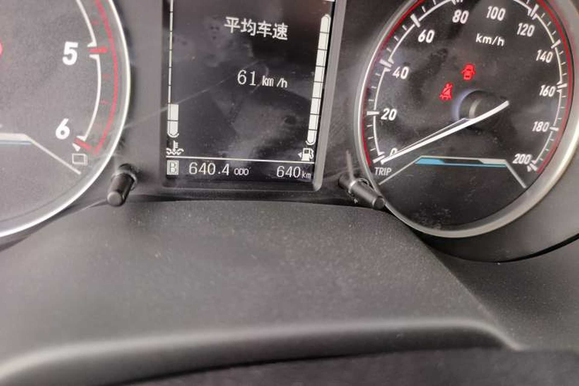 Used Dongfeng Ruichi 2026 Model 2.3T Diesel Four-Wheel Drive Manual Long-Box Flatbed Odometer Close Up