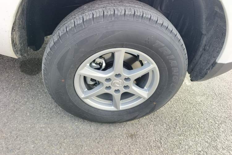Used Dongfeng Ruichi 2026 Model 2.3T Diesel Four-Wheel Drive Manual Long-Box Flatbed Right Front Wheel Hub