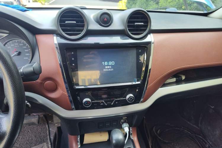 Used Dongfeng Ruichi 6 2019 2.5T Automatic Two-Wheel Drive Diesel Luxury ZD25T5 Audio And AC Panel