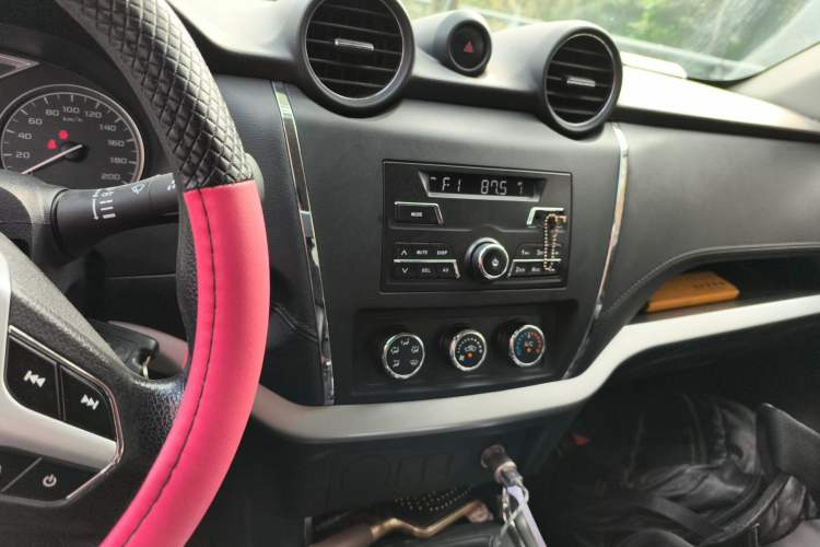 Used Dongfeng Ruichi 6 2019 2.5T Manual Two-Wheel Drive Diesel Standard Version ZD25T5 Audio And AC Panel