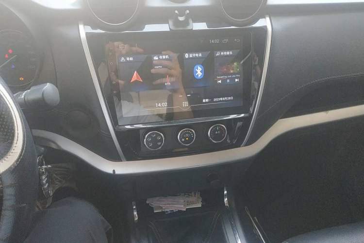 Used Dongfeng Ruichi 6 2019 2.5T Manual Two-Wheel Drive Diesel Standard Version ZD25T5 Audio And AC Panel