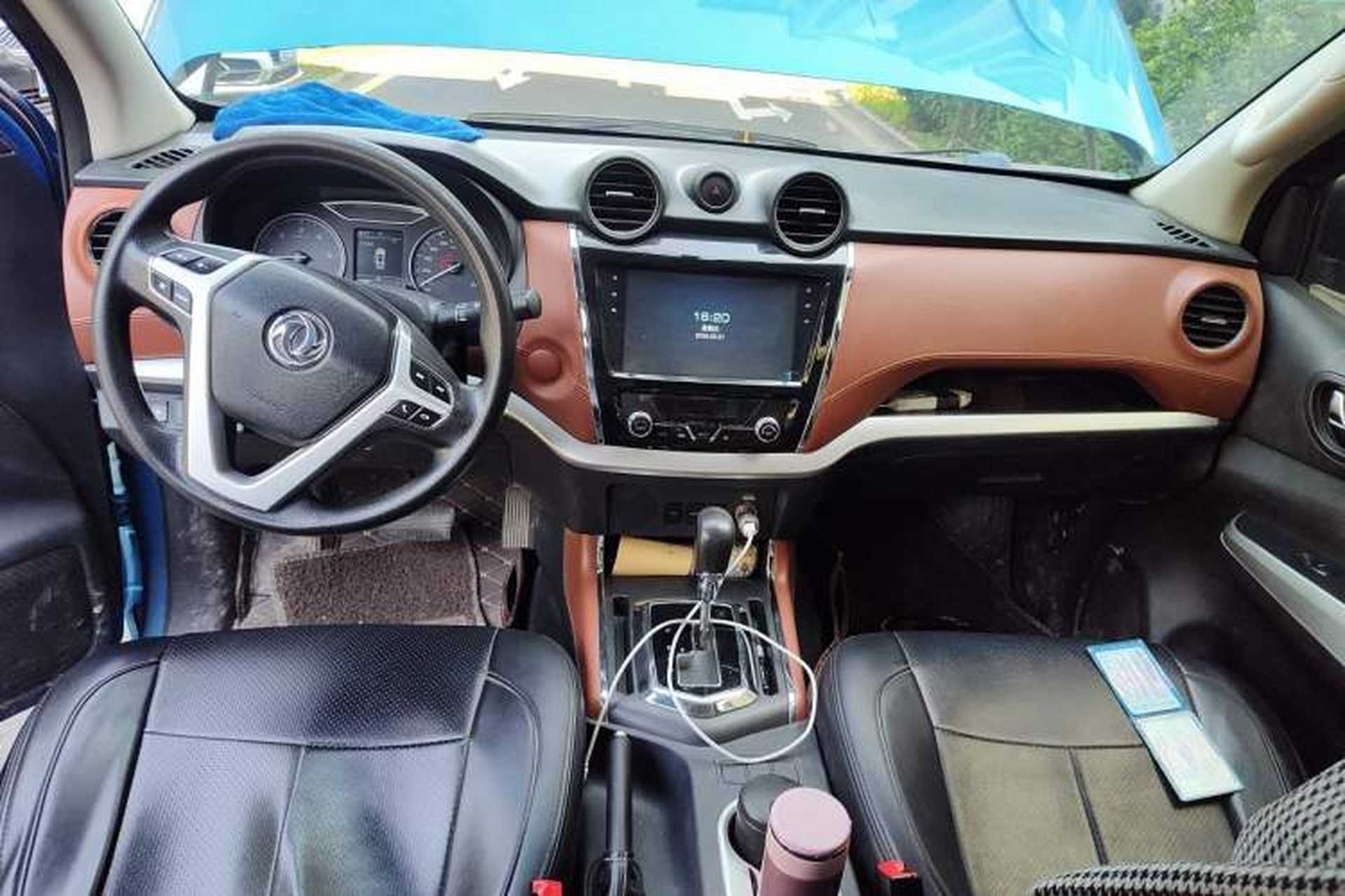 Used Dongfeng Ruichi 6 2019 2.5T Automatic Two-Wheel Drive Diesel Luxury ZD25T5 Center Console