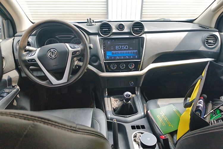Used Dongfeng Ruichi 6 2019 2.5T Manual Two-Wheel Drive Diesel Standard Version ZD25T5 Center Console
