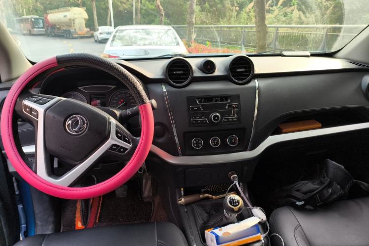 Used Dongfeng Ruichi 6 2019 2.5T Manual Two-Wheel Drive Diesel Standard Version ZD25T5 Center Console
