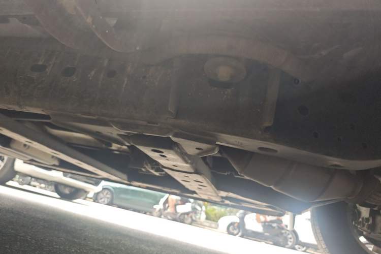 Used Dongfeng Ruichi 6  Chassis Front Right