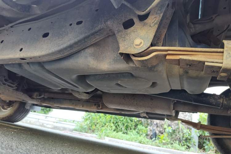 Used Dongfeng Ruichi 6 2019 2.5T Automatic Two-Wheel Drive Diesel Luxury ZD25T5 Chassis Rear Left