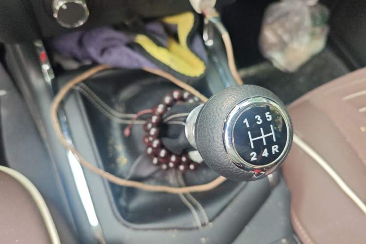 Used Dongfeng Ruichi 6  Gear Lever