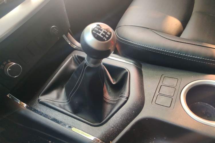 Used Dongfeng Ruichi 6 2019 2.4L Manual 4x4 Gasoline Standard Version 2TZD Gear Lever