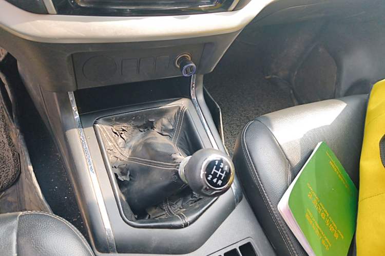 Used Dongfeng Ruichi 6 2019 2.5T Manual Two-Wheel Drive Diesel Standard Version ZD25T5 Gear Lever