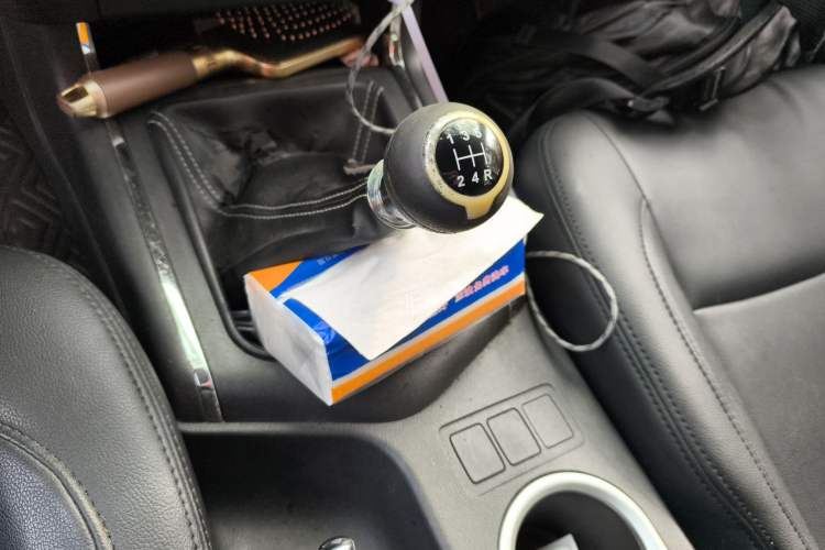 Used Dongfeng Ruichi 6 2019 2.5T Manual Two-Wheel Drive Diesel Standard Version ZD25T5 Gear Lever
