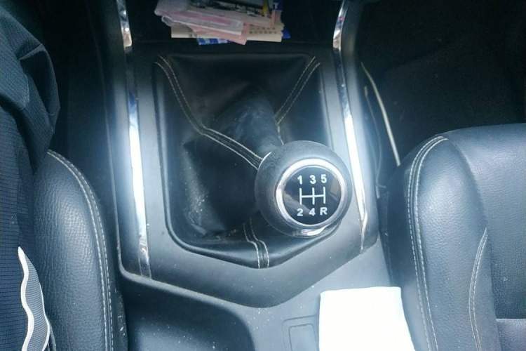 Used Dongfeng Ruichi 6 2019 2.5T Manual Two-Wheel Drive Diesel Standard Version ZD25T5 Gear Lever