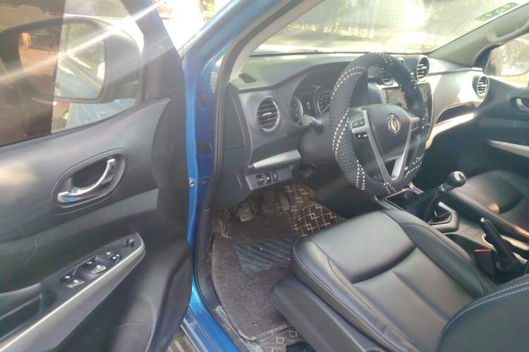Used Dongfeng Ruichi 6 2019 2.4L Manual 4x4 Gasoline Standard Version 2TZD Interior 3