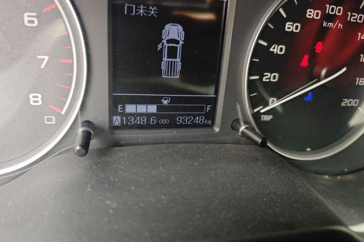 Used Dongfeng Ruichi 6  Odometer Close Up