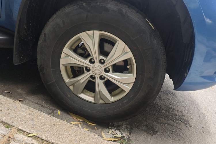 Used Dongfeng Ruichi 6  Right Front Wheel Hub