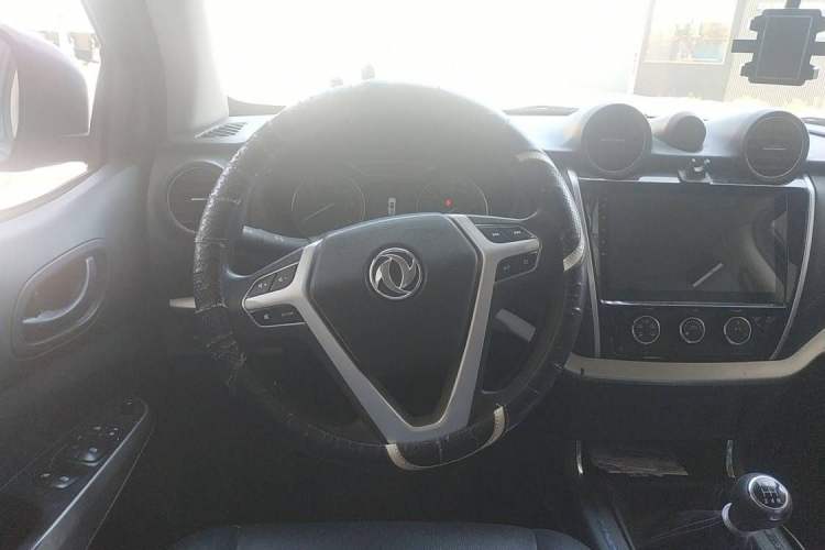 Used Dongfeng Ruichi 6 2019 2.5T Manual Two-Wheel Drive Diesel Standard Version ZD25T5 Steering Wheel