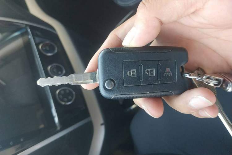 Used Dongfeng Ruichi 6 2019 2.5T Manual Two-Wheel Drive Diesel Standard Version ZD25T5 Vehicle Key