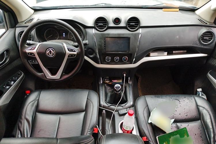 Used Dongfeng Ruichi 6 2019 2.5T Manual Two-Wheel Drive Diesel Standard Version ZD25T5 Center Console