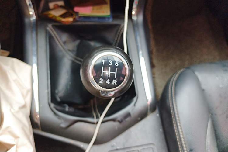 Used Dongfeng Ruichi 6 2019 2.5T Manual Two-Wheel Drive Diesel Standard Version ZD25T5 Gear Lever