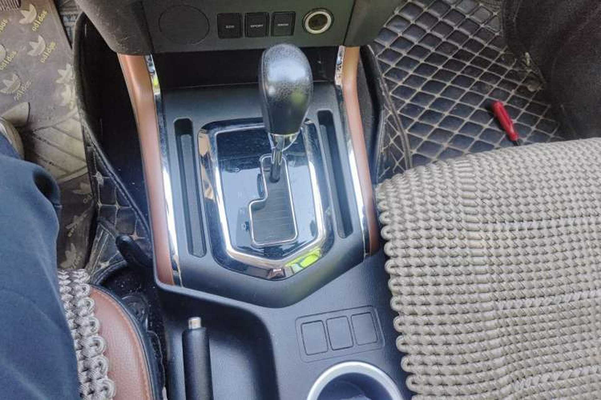 Used Dongfeng Ruichi 6 2019 2.5T Automatic Two-Wheel Drive Diesel Luxury ZD25T5 Gear Lever
