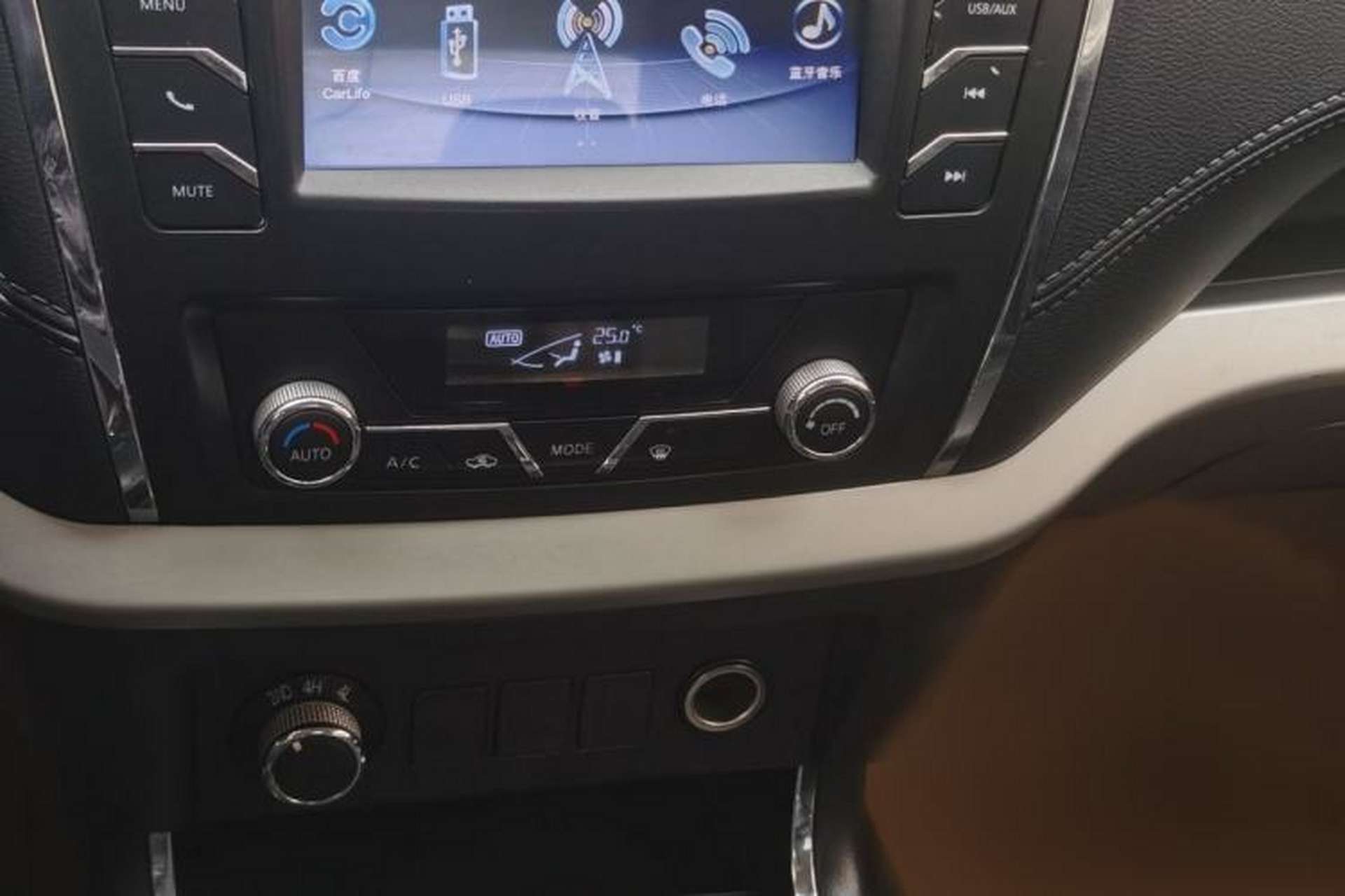Used Dongfeng Ruichi 6 2019 2.5T Manual 4x4 Diesel Standard Version ZD25T5 Interior 2