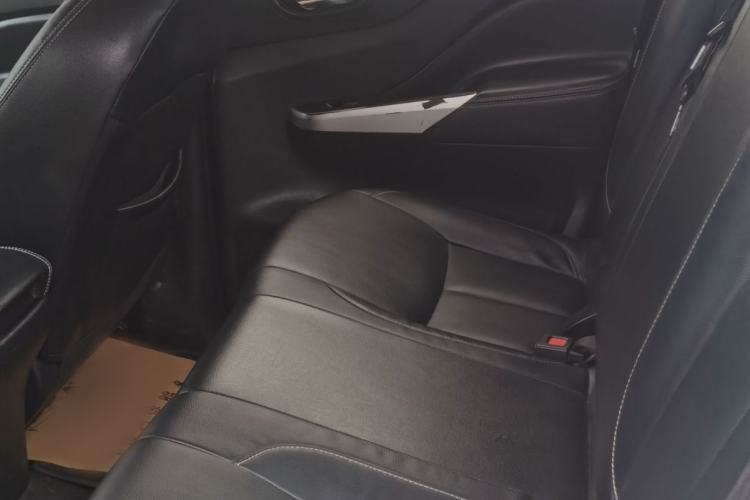 Used Dongfeng Ruichi 6 2019 2.5T Manual 4x4 Diesel Standard Version ZD25T5 Interior 3