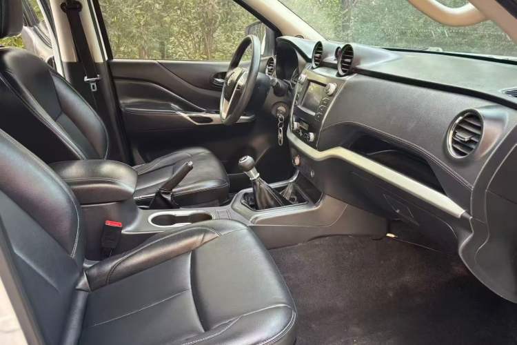 Used Dongfeng Ruichi 6 2019 2.5T Manual 4x4 Diesel Standard Version ZD25T5 Interior 5