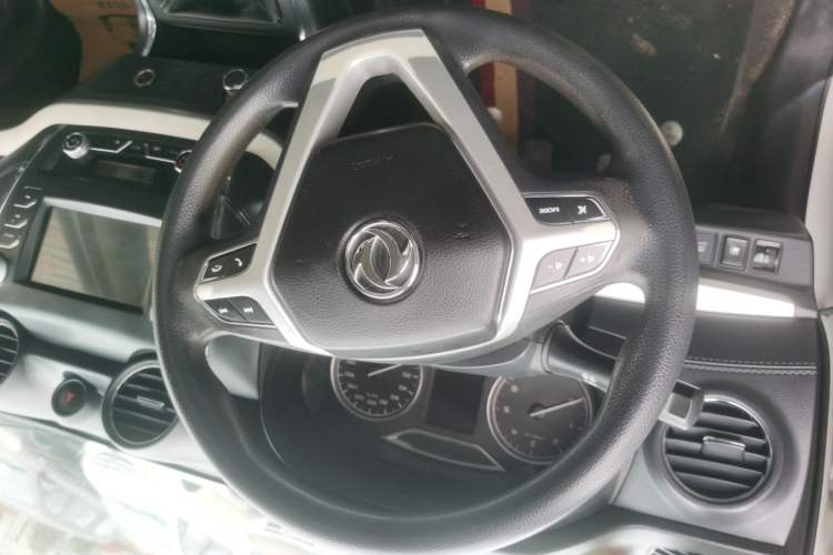 Used Dongfeng Ruichi 6 2019 2.5T Manual 4x4 Diesel Standard Version ZD25T5 Steering Wheel