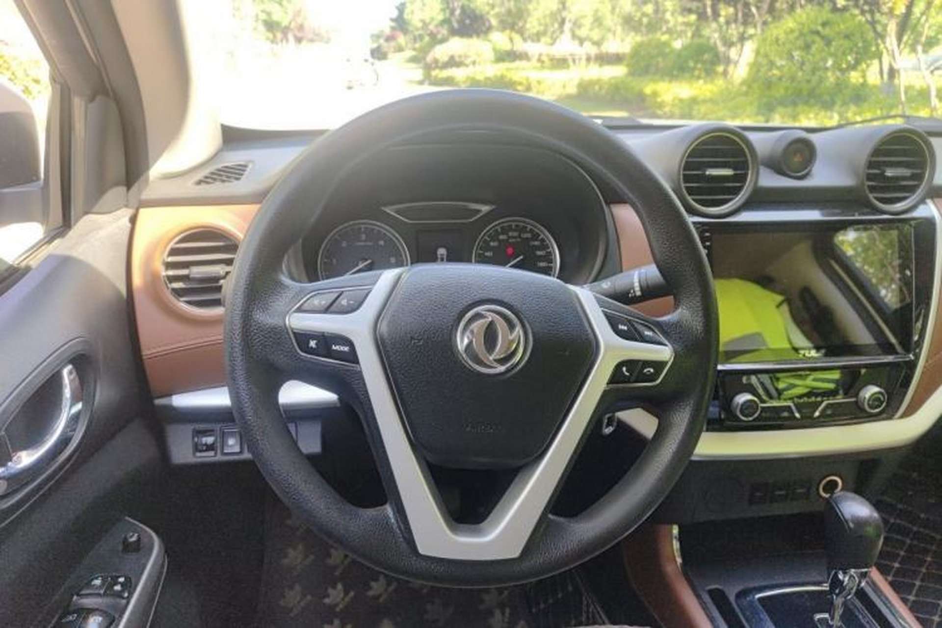 Used Dongfeng Ruichi 6 2019 2.5T Automatic Two-Wheel Drive Diesel Luxury ZD25T5 Steering Wheel