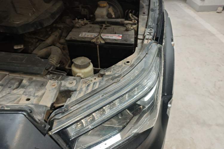Used Dongfeng Ruichi 6 2020 2.3T Automatic All-Wheel-Drive Diesel Off-Road Version M9T Engine Bay Left