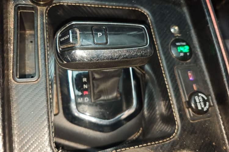 Used Dongfeng Ruichi 6 2020 2.3T Automatic All-Wheel-Drive Diesel Off-Road Version M9T Gear Lever