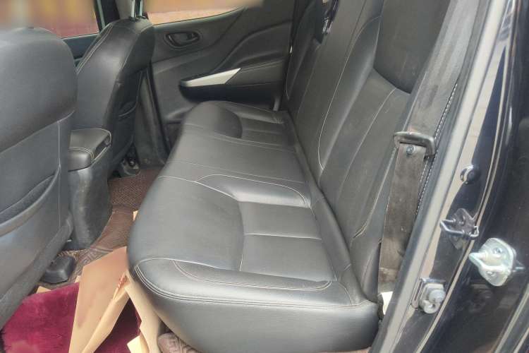 Used Dongfeng Ruichi 6 2020 2.3T Manual Two-Wheel Drive Diesel Standard Version China VI Emission Standard with Long Cargo Bed M9T Interior 1