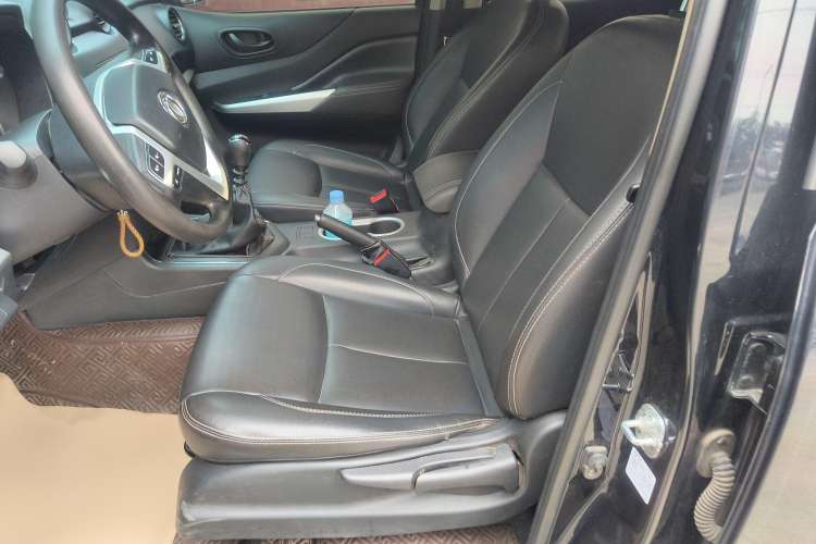 Used Dongfeng Ruichi 6 2020 2.3T Manual Two-Wheel Drive Diesel Standard Version China VI Emission Standard with Long Cargo Bed M9T Interior 2