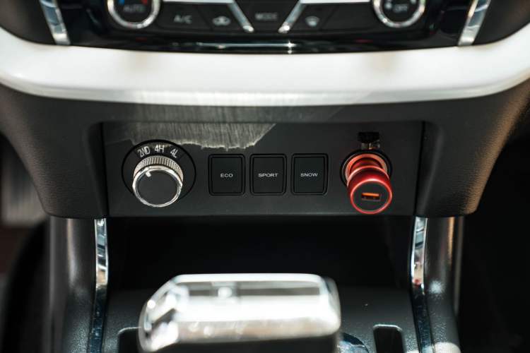 Used Dongfeng Ruichi 6 2020 2.3T Automatic All-Wheel-Drive Diesel Off-Road Version M9T Interior 6