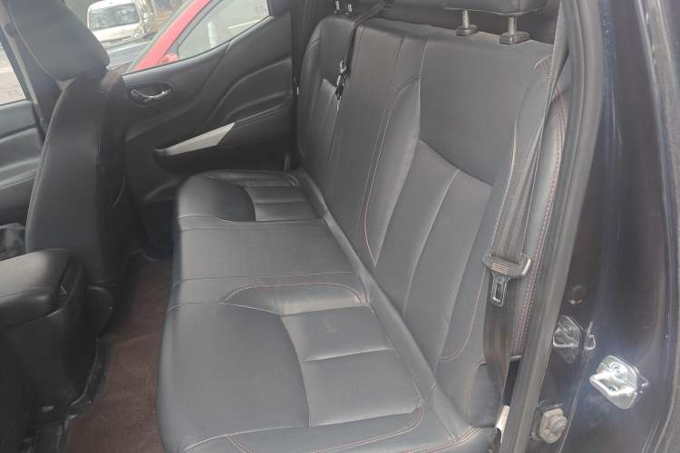 Used Dongfeng Ruichi 6 2020 2.3T Automatic All-Wheel-Drive Diesel Off-Road Version M9T Left Rear Seat