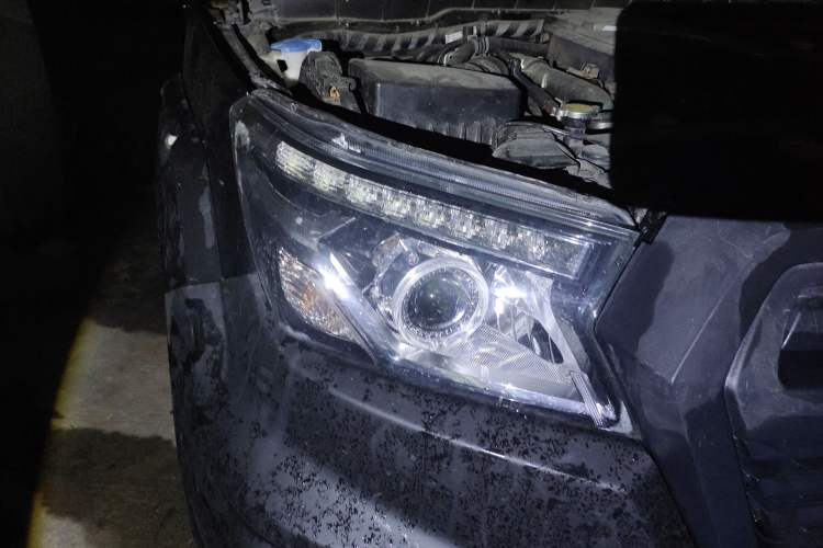 Used Dongfeng Ruichi 6 2020 2.3T Automatic All-Wheel Drive Diesel Luxury Version China VI Standard M9T Right Front Headlight