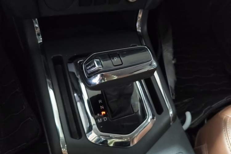 Used Dongfeng Ruichi 6 2020 2.3T Urban Edition Automatic Diesel Two-Wheel Drive Luxury M9T Gear Lever