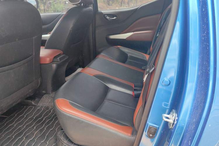 Used Dongfeng Ruichi 6 2020 2.3T Automatic 2WD Diesel Luxury Version China VI Standard Long Cargo Bed M9T Interior 1