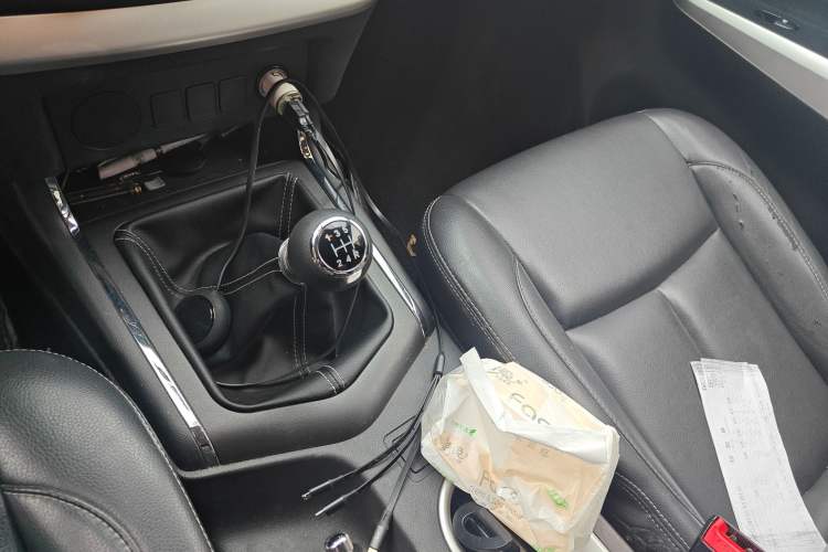 Used Dongfeng Ruichi 6 2020 2.4L Urban Edition Manual Gasoline Two-Wheel Drive Standard Version 2TZD Gear Lever